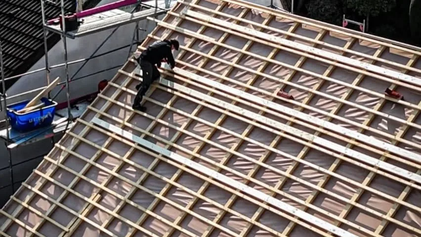 L'équipe Rêver Toiture sur un chantier à Orléans